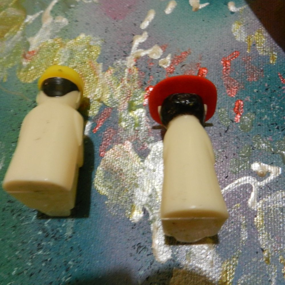 VTG Model A salt shakers his and hers duo made in USA collectible salt cellars - Picture 11 of 16